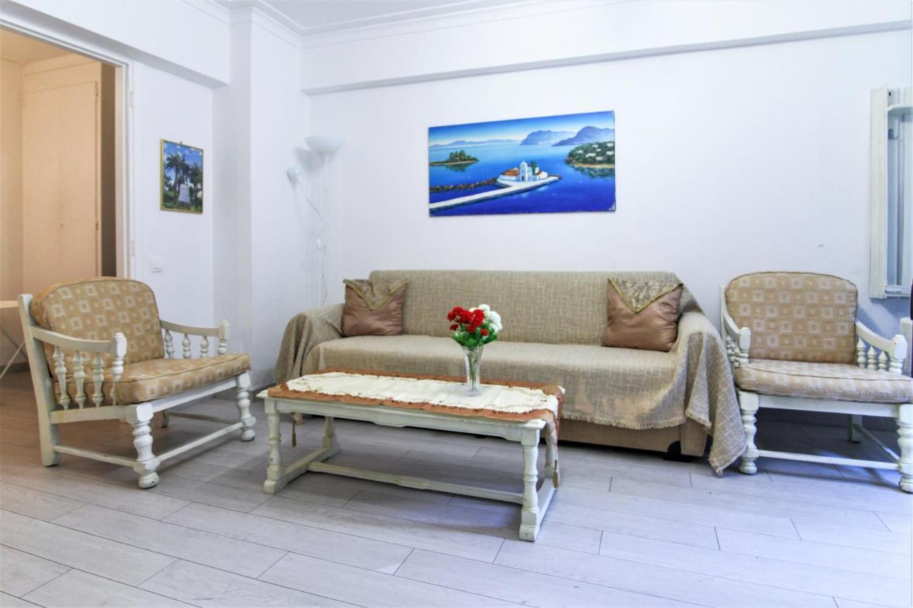 Neighbourhood In Near Metro Station & Hospitals Apartment Athens