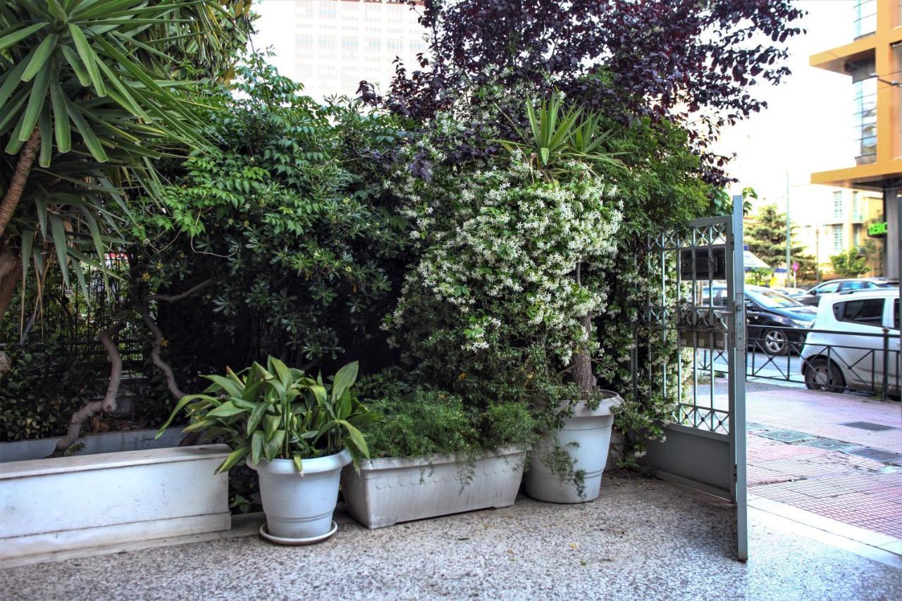 Neighbourhood In Near Metro Station & Hospitals Apartment Athens