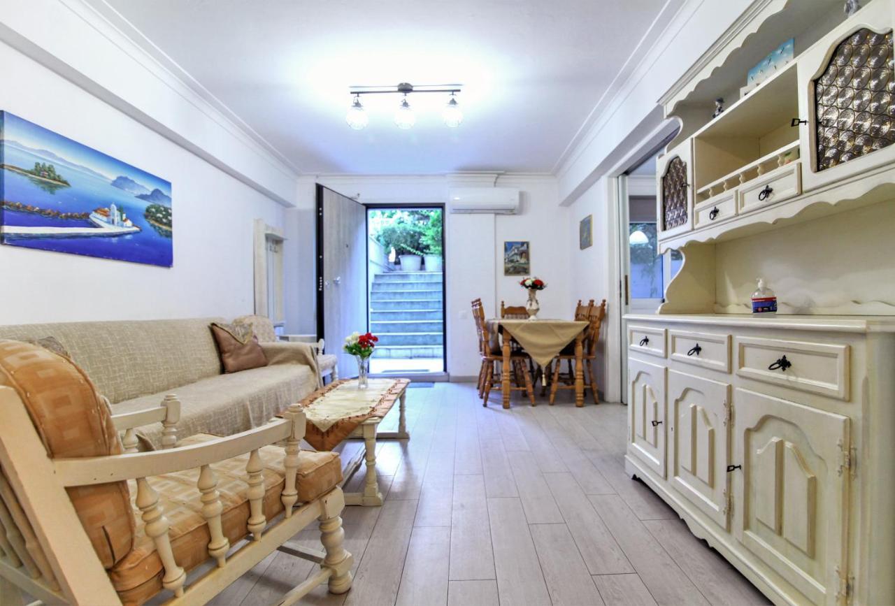 Neighbourhood In Near Metro Station & Hospitals * Athens